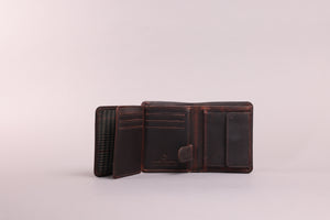 Woodbridge Men's Trifold Brown Oily Leather Wallet