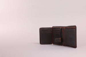 Woodbridge Men's Trifold Brown Oily Leather Wallet